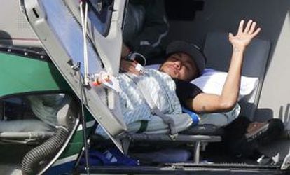 Neymar deixa o Rio em um helicóptero.
