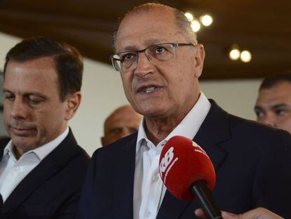 Geraldo Alckmin e o prefeito de São Paulo João Doria (à esq.)