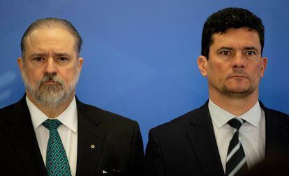 O procurador Augusto Aras e o ministro Sergio Moro na cerimônia de posse na PGR.