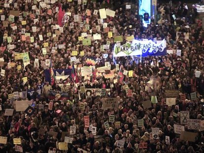 Manifestantes a favor do clima nas ruas de Madri.