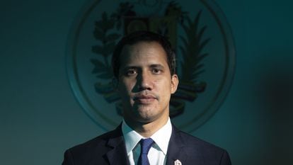 Juan Guaidó posa para uma foto durante uma sessão em setembro de 2019 em seu gabinete na assembleia.