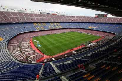 Vista geral do Camp Nou vazio, neste domingo.