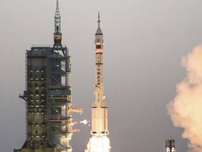 Lançamento da nave Shenzhou 11, a bordo do foguete Longa Marcha 2F.