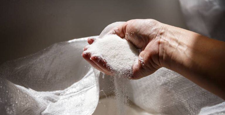 Açúcar produzido em uma refinaria na Rússia.