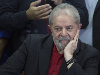 Ex-presidente Lula oferece uma entrevista coletiva, em julho deste ano.