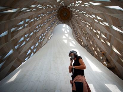 Interior da torre de Maria da Sagrada Família que vai ser finalizada em 2021 e terá 138 metros de altura.