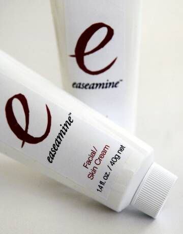 Embalagens do creme Easeamine.