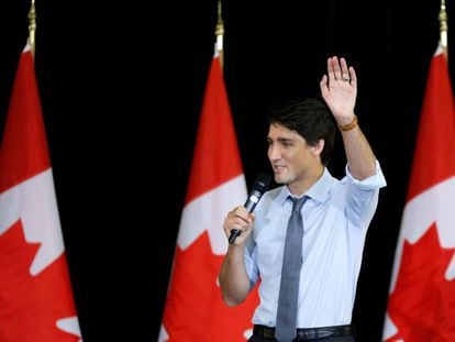 O primeiro-ministro Justin Trudeau, em uma conversa com jovens l&iacute;deres em Ottawa, nesta segunda. 