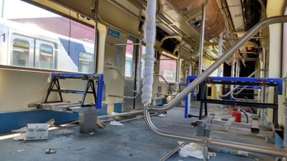 Segundo metroviários, trem em processo de desmonte.