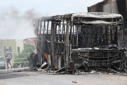 Ônibus incendiado em Campinas.
