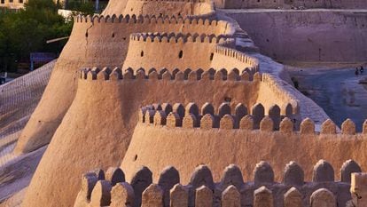 La muralla de barro de Ichon-Qala, en Jiva (Uzbekistán).