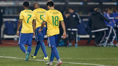 Jogadores brasileiros ap&oacute;s a derrota para o Paraguai.