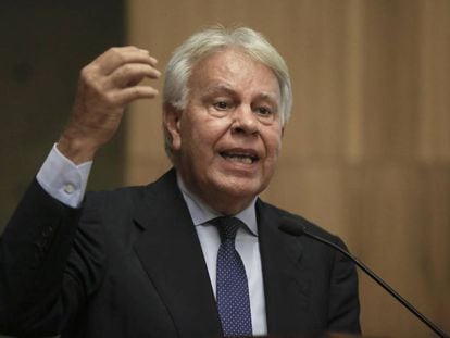 Felipe González: “A política não vai salvar a democracia”
