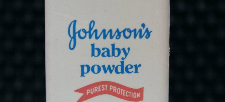 Frasco de talco Johnson’s.