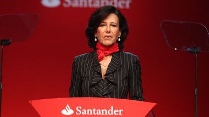 Ana Patricia Botín na assembleia geral extraordinária de acionistas realizada após a morte do seu pai, Emilio Botín, em setembro.