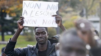 Manifestação em Paris contra a escravidão na Líbia
