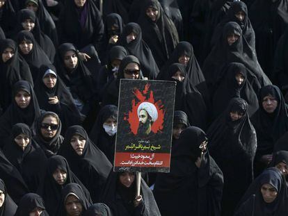 Mulheres protestam contra execu&ccedil;&atilde;o do cl&eacute;rigo xiita Nimr al-Nimr em Teer&atilde;, no Ir&atilde;.  
