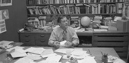 Ben Bradlee em seu escritório em 1971, um ano antes do estouro do ‘caso Watergate’.