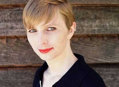 Foto de Chelsea Manning publicada em sua conta no Twitter um dia depois de sair da prisão.