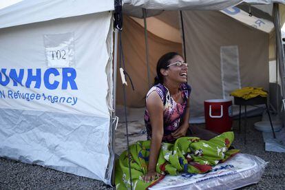 A venezuelana Alix Castillo, 33 anos, que teve a barraca queimada num ataque em Pacaraima.