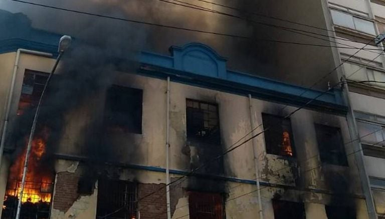 A loja de artigos para festa 'A Gaivota' fica no prédio que pegou fogo