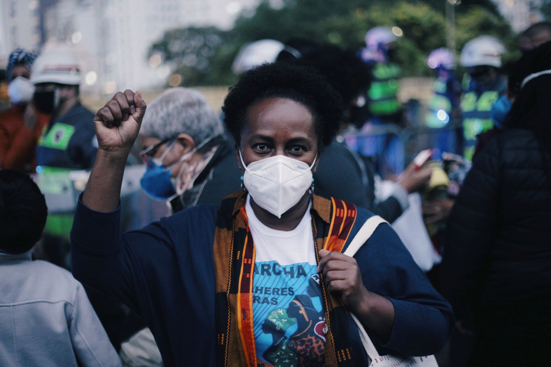 Maria José Menezes, 58 anos, participa do ato contra o racismo em São Paulo.