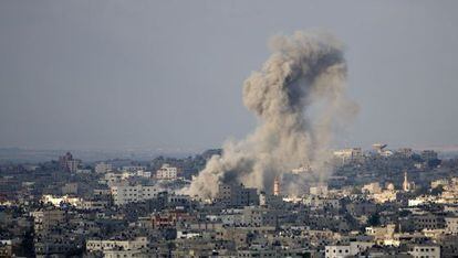 Bombardeio israelense sobre Gaza, neste sábado.