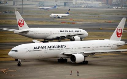 Dois Boeings 777 da Japan Airlines, no aeroporto Haneda, de Tóquio, em 2014.