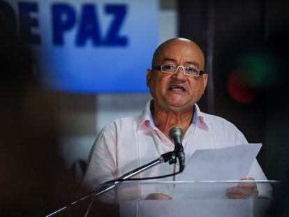 Carlos Antonio Lozada, durante o anúncio das FARC.