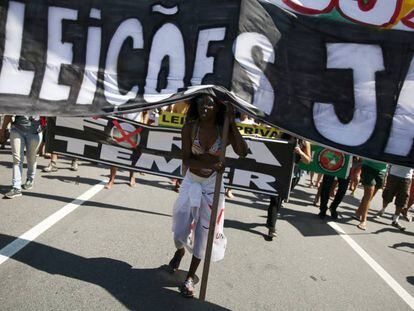 Manifestante defende Elei&ccedil;&otilde;es J&aacute; em ato deste domingo no Rio