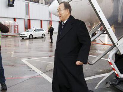 O secretário-geral da ONU, Ban Ki-moon, na chegada ao aeroporto de Genebra.