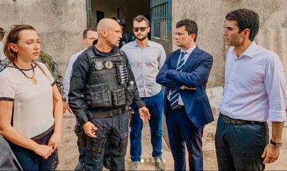 O ministro Sergio Moro, o governador paraense Helder Barbalho e o agente Maycon Rottava (de óculos escuros), afastado de suas funções, no dia 7 de outubro.