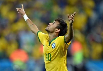 Neymar comemora o primeiro gol no Itaquer&atilde;o.