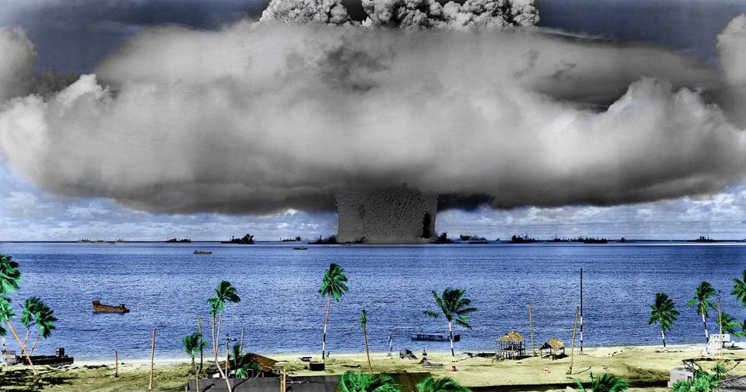 Testes nucleares do Exército dos EUA no atol de Bikini (ilhas Marshall). 