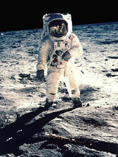 Edwin F. Aldrin, durante seu passeio pela superfície da Lua, em 1969.