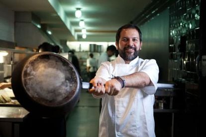 O chef Enrique Olvera no seu restaurante Pujol da Cidade do México, em 2013. / Saúl Ruiz