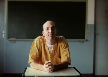 Christopher Kirk em uma prisão de São Paulo.