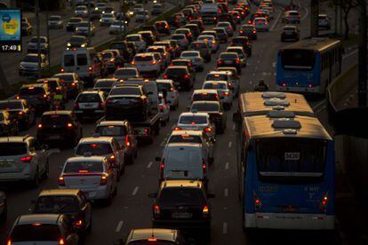 Trânsito em São Paulo.