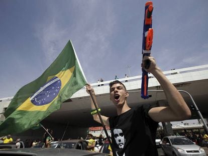 Manifestante pró-bolsonaro em Brasília.