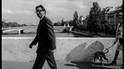 V. S. Naipaul, em 1992 em Paris.