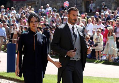 Victoria e David Beckham, grandes amigos do noivo, na chegada a Windsor.