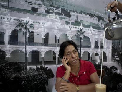 Regina Martínez, no café La Parroquia, do porto de Veracruz, 15 dias antes de ser morta.