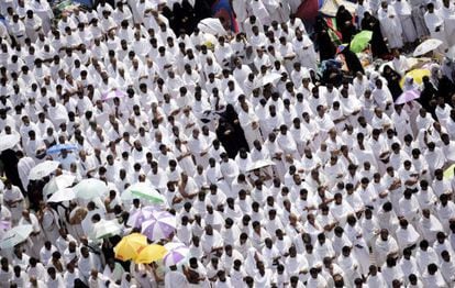 Muçulmanos durante a peregrinação em Meca.