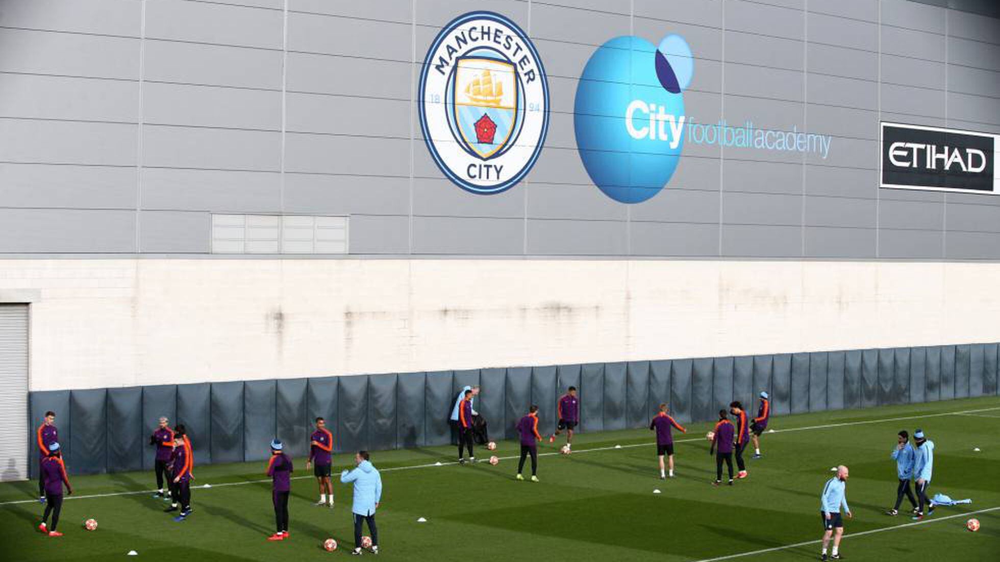 Manchester City investiga jogador por quebrar regras de isolamento - Banda B