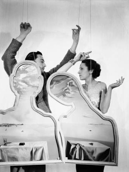 Salvador Dalí e Gala, retratados por Beaton em 1936.