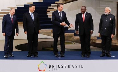 Putin, Xi, Bolsonaro, Ramaphosa e Modi, durante a cúpula dos BRICS, em Brasília.