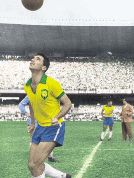O jogador brasileiro bicampeão mundial de futebol Nilton Santos.