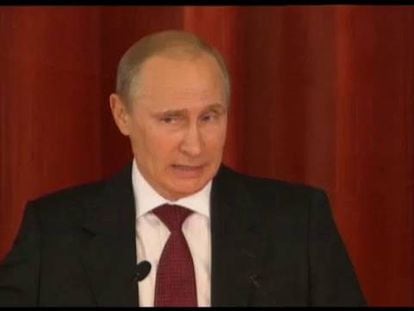 Vladimir Putin diz que defenderá os russos na Ucrânia.