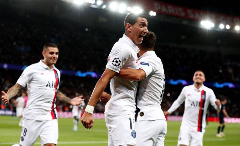 Di Maria, Bernat, Icardi e Verratti comemoram o gol do PSG.