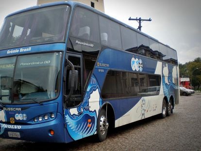 Trovão Azul, o ônibus utilizado pelo Grêmio no ano do rebaixamento.